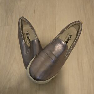 SoftWalk Women's Metallic Slip-On Flats